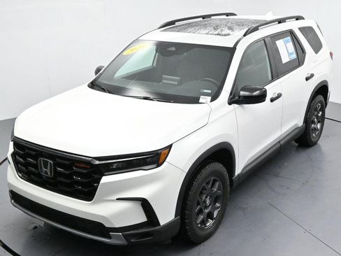 Used 2024 Honda Pilot TrailSport image 49