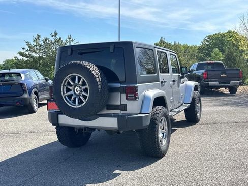 Used 2018 Jeep Wrangler Unlimited Sahara w/ Connectivity Group AWD/4WD image 5