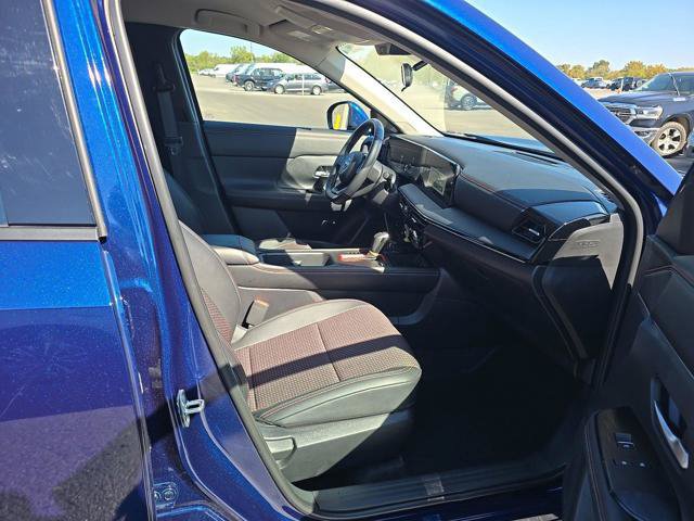Used 2025 Nissan Kicks SR FWD image 7