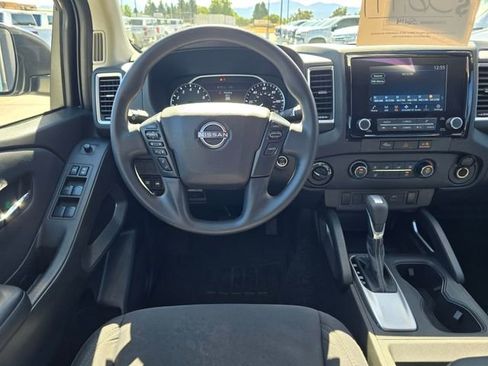 Used 2023 Nissan Frontier SV image 8