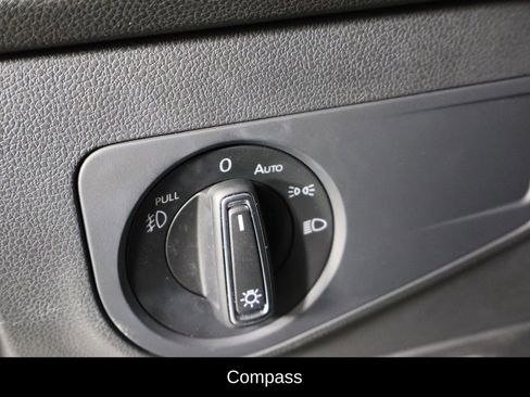 Used 2019 Volkswagen Tiguan SEL image 17