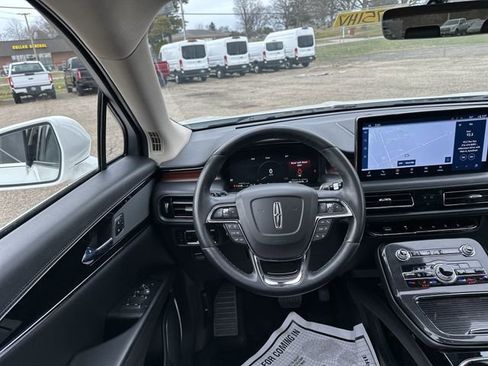 Used 2023 Lincoln Nautilus Reserve image 13