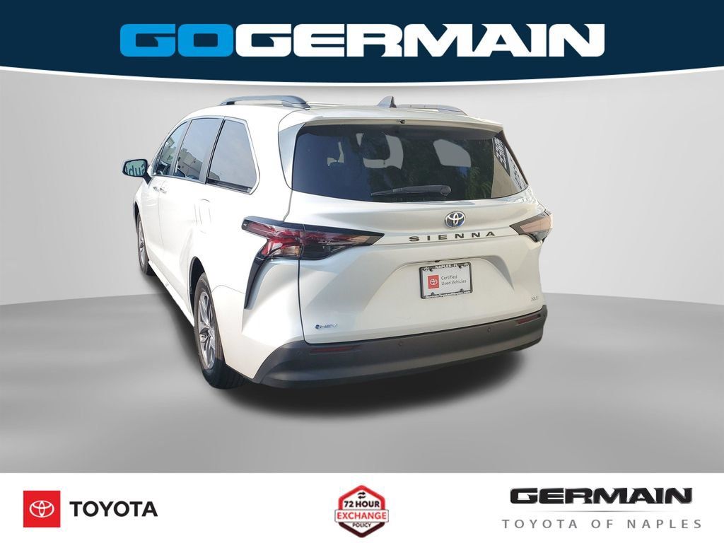 Certified 2025 Toyota Sienna XLE FWD image 10