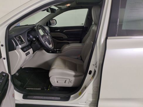 Used 2019 Toyota Highlander Limited AWD/4WD image 12