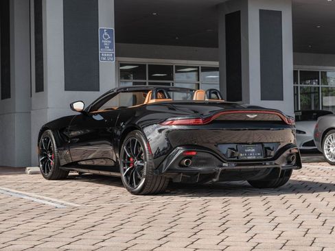 Used 2021 Aston Martin V8 Vantage Roadster image 36