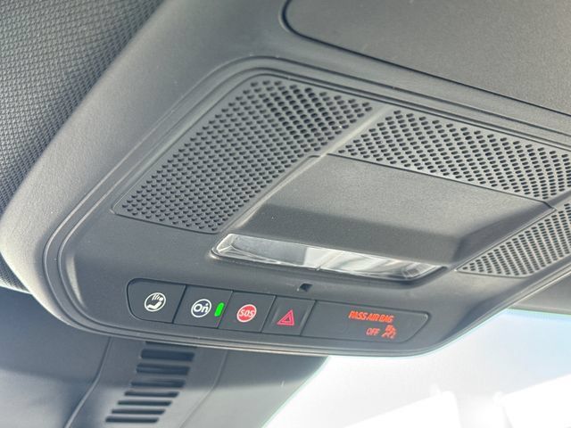 Used 2025 Chevrolet Traverse LT FWD image 31
