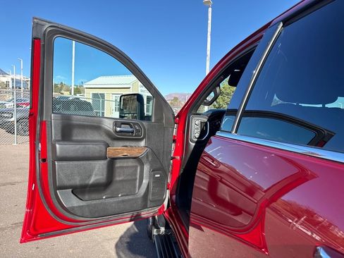 Used 2022 Chevrolet Silverado 3500 High Country w/ Z71 Off-Road Package image 9