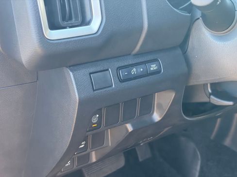 Certified 2025 Nissan Frontier SV RWD image 22