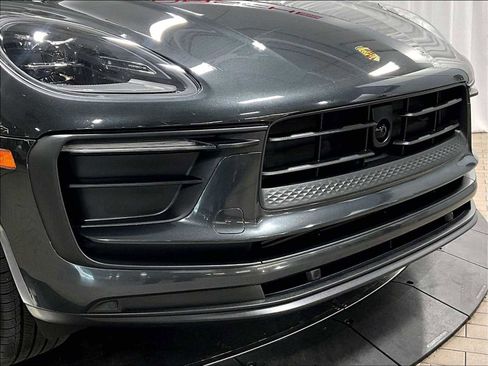 Used 2025 Porsche Macan image 33