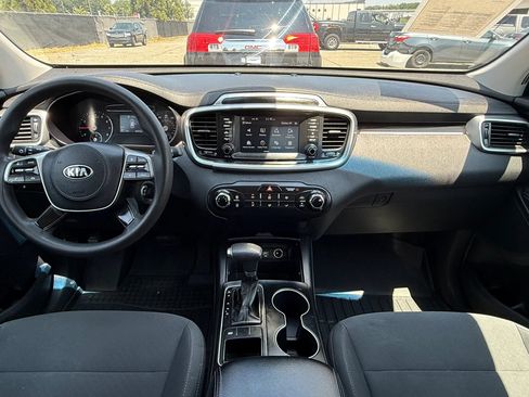 Used 2019 Kia Sorento FWD image 3