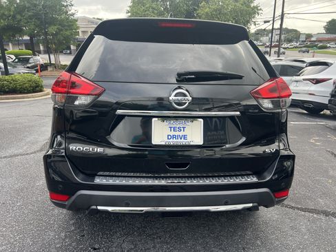 Used 2020 Nissan Rogue SV w/ Premium Package FWD image 4