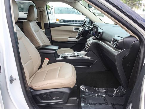 Used 2021 Ford Explorer XLT w/ Equipment Group 202A image 16