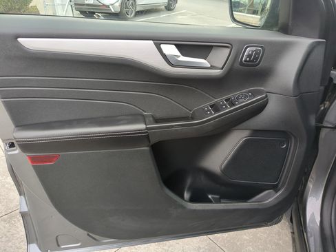 Used 2025 Ford Escape Platinum image 14