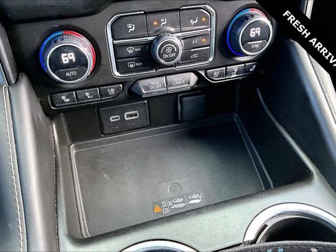 Used 2023 Chevrolet Suburban Premier image 15