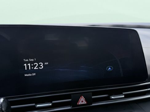Used 2025 Hyundai Elantra SEL FWD image 58