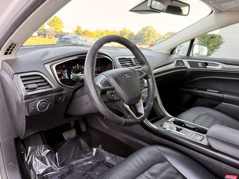 Used 2018 Ford Fusion SE w/ Equipment Group 602A FWD image 14