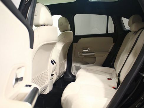 Used 2025 Mercedes-Benz GLA 250 4MATIC image 30