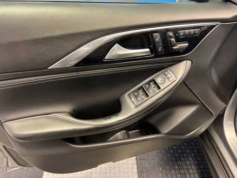 Used 2018 INFINITI QX30 Premium w/ Navigation Package AWD/4WD image 7