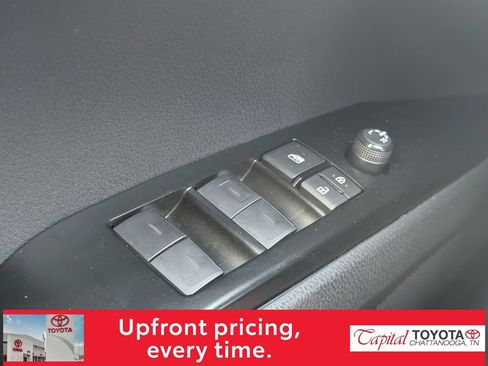Used 2025 Toyota Camry XLE AWD/4WD image 13