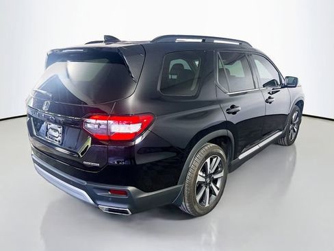 Used 2025 Honda Pilot Touring image 8