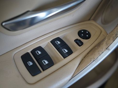 Used 2013 BMW 320i Sedan RWD image 26