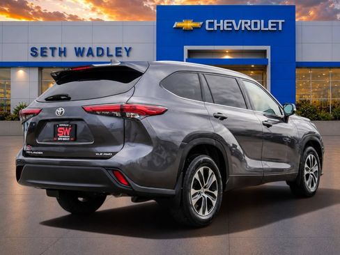 Used 2021 Toyota Highlander XLE AWD/4WD image 62