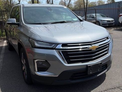 Used 2023 Chevrolet Traverse LT w/ LT Premium Package AWD/4WD image 4