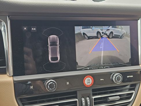 Certified 2026 Porsche Macan AWD/4WD image 18