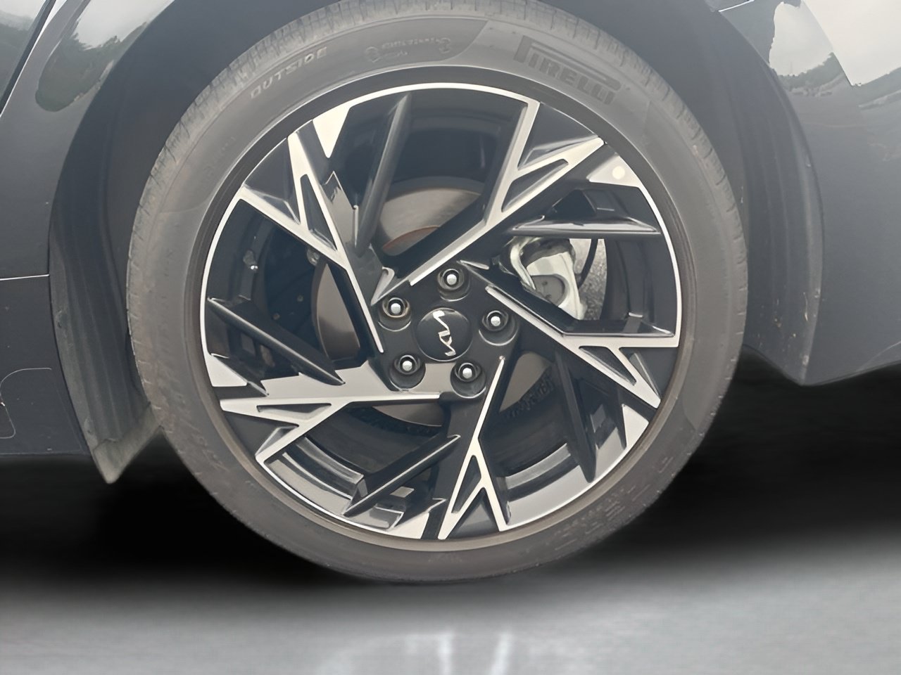 Used 2025 Kia K5 GT-Line AWD/4WD image 11