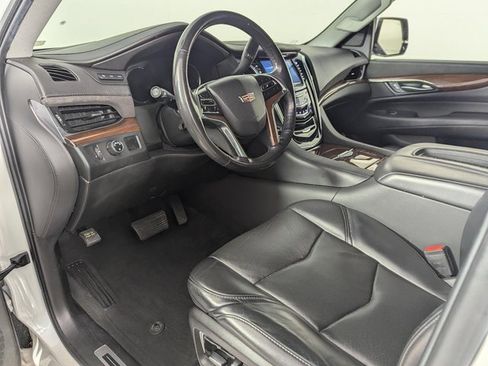 Used 2019 Cadillac Escalade Luxury image 10