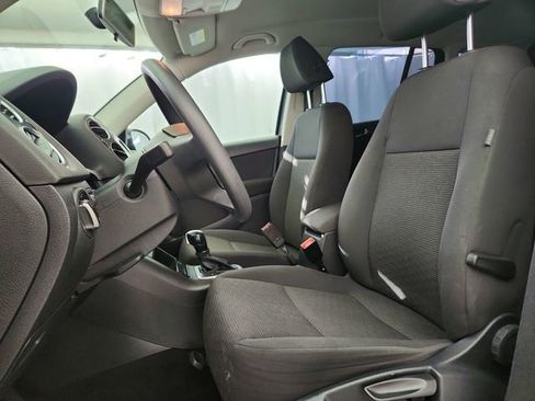 Used 2017 Volkswagen Tiguan Limited w/ Alloy Wheels Package image 10