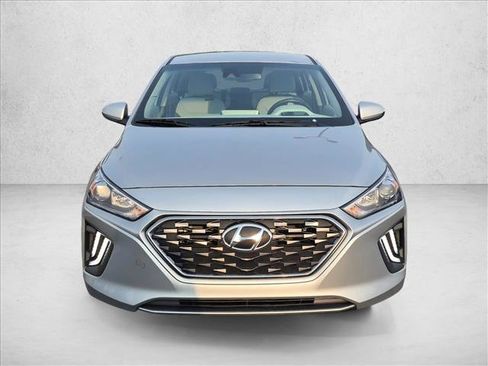 Used 2020 Hyundai Ioniq SE FWD image 2