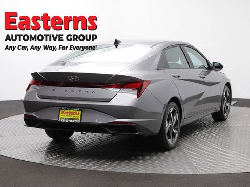 Used 2023 Hyundai Elantra SEL w/ Convenience Package FWD image 5