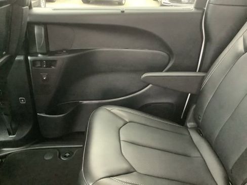 Used 2024 Chrysler Pacifica Touring-L w/ Uconnect Theater Family Group image 18