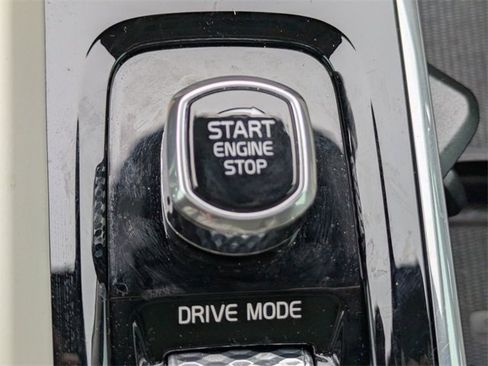 Used 2020 Volvo V60 T5 Momentum image 28