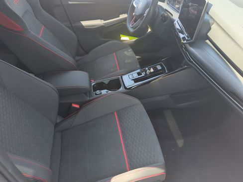 New 2025 Volkswagen Golf SE image 18