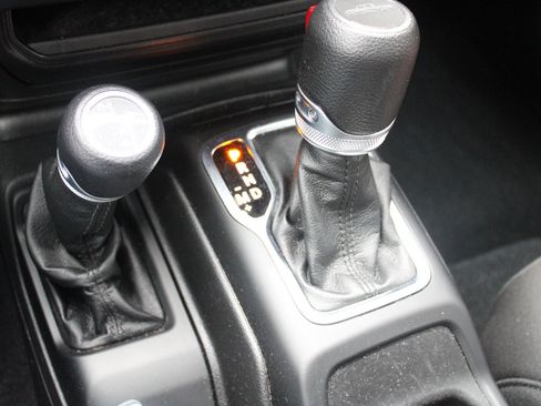 Used 2022 Jeep Gladiator Sport image 23