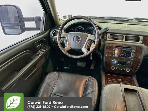 Used 2011 GMC Sierra 2500 Denali w/ Suspension Package, Off-Road AWD/4WD image 25