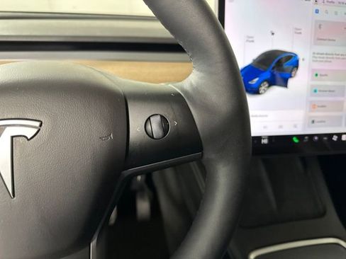 Used 2022 Tesla Model Y Long Range image 16