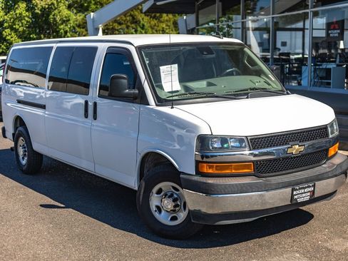 Used 2020 Chevrolet Express 3500 LT w/ LT Preferred Equipment Group RWD image 2