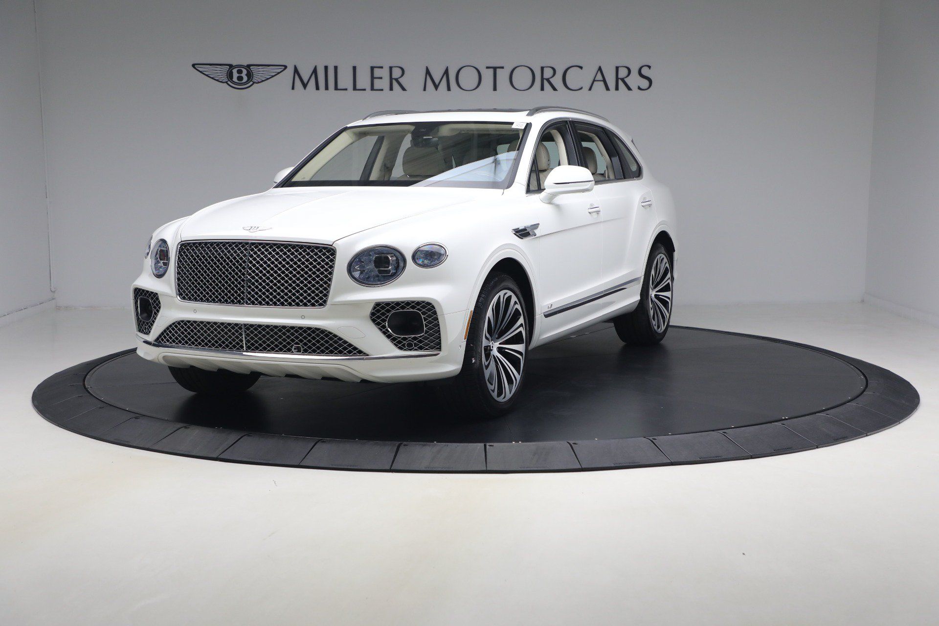 Certified 2022 Bentley Bentayga AWD/4WD image 1