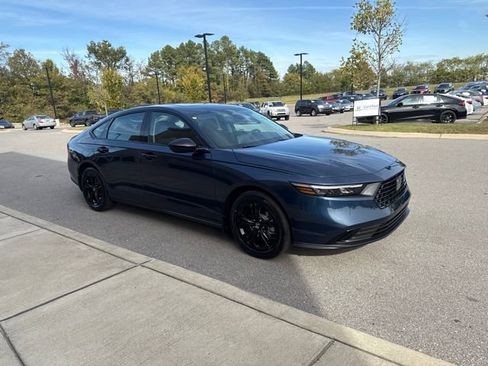 New 2025 Honda Accord SE image 6