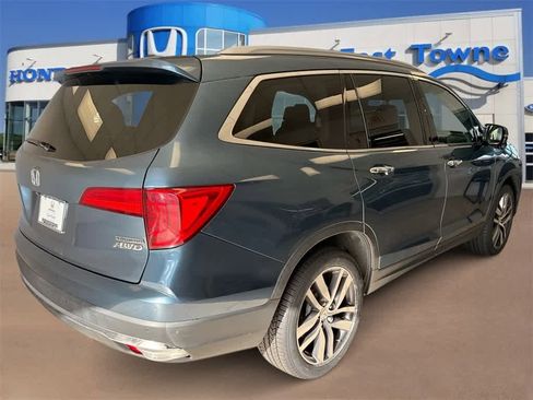 Certified 2017 Honda Pilot Touring image 8