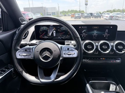 Used 2020 Mercedes-Benz GLB 250 w/ AMG Line image 12