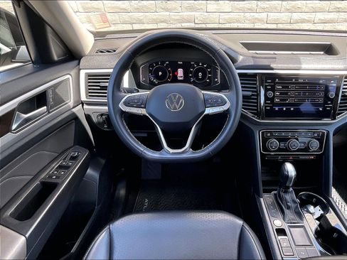Certified 2022 Volkswagen Atlas SE w/ Panoramic Sunroof Package FWD image 4