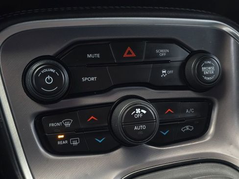 Used 2019 Dodge Challenger SXT image 32