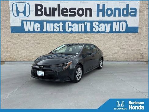 Used 2025 Toyota Corolla LE FWD image 1