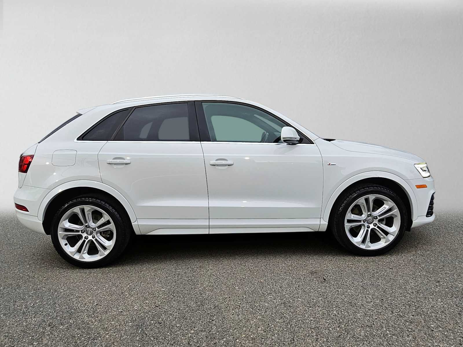Used 2018 Audi Q3 2.0T Premium Plus w/ Premium Plus Package AWD/4WD image 2