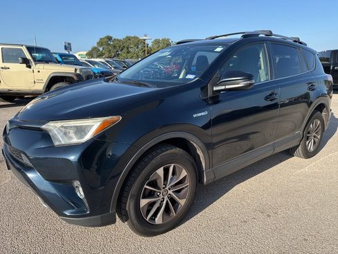 Used 2018 Toyota RAV4 LE Plus image 1