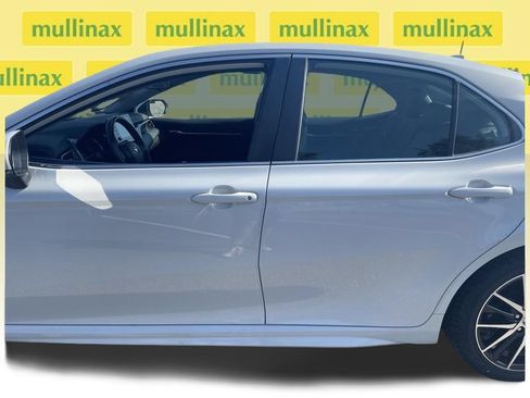 Used 2023 Toyota Camry SE FWD image 6